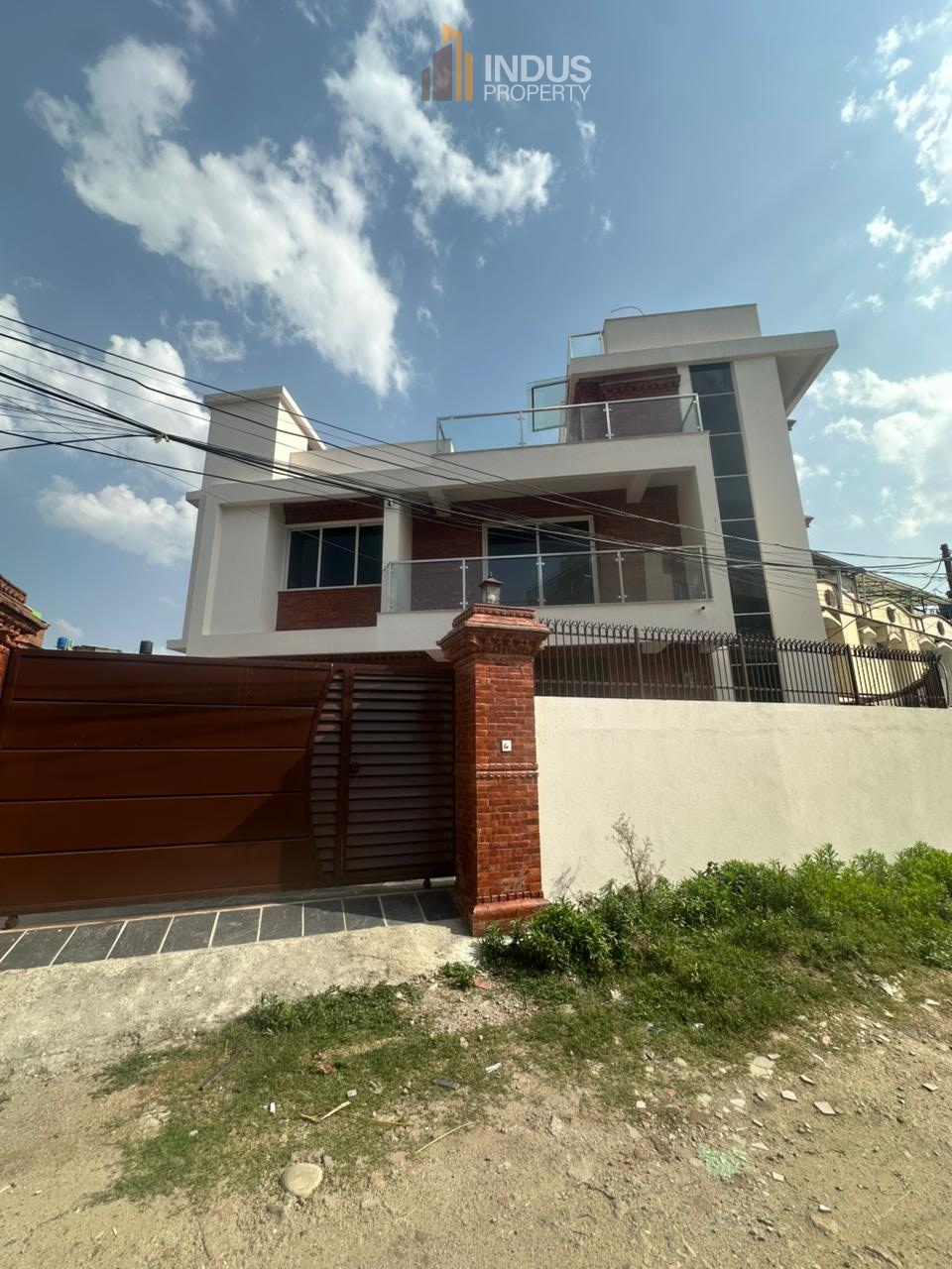 Main property photo